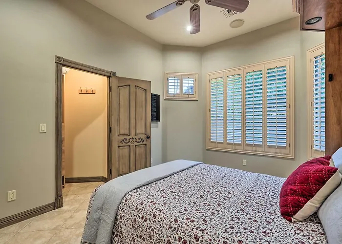 Outdoor Oasis, Games! Paradise Valley Group Holiday home